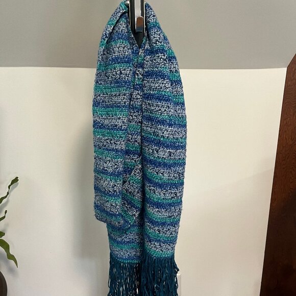 Hand-crocheted scarf in dreamy blues - Picture 2 of 3